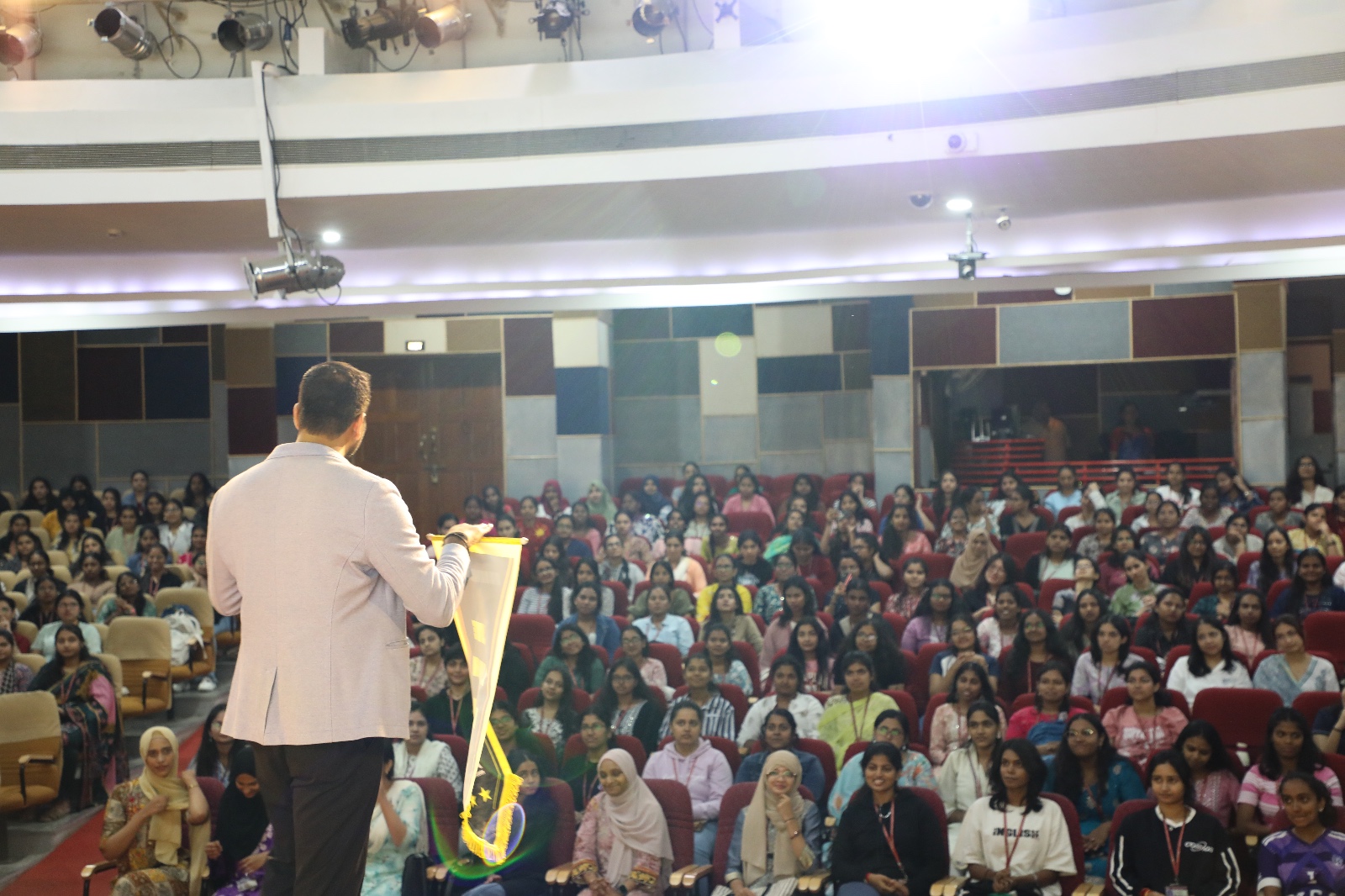 Saveen Hegde connecting with a live audience