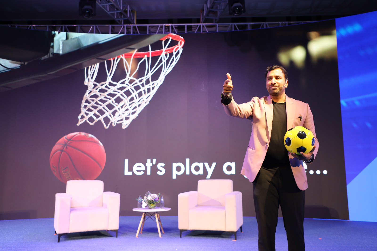 Saveen Hegde leading an interactive demonstration